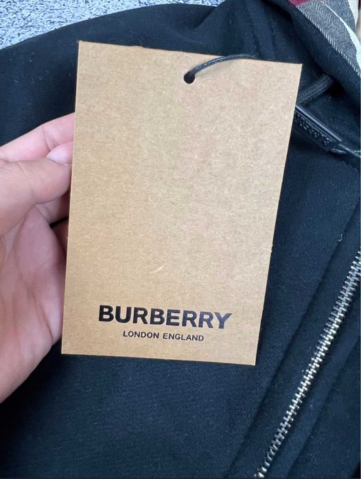 Кофта Burberry.