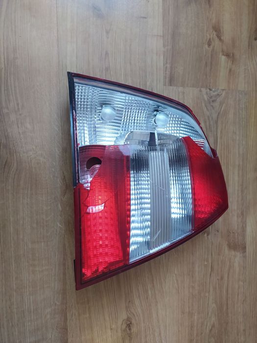 Задня бита фара лівий Шкода А 5