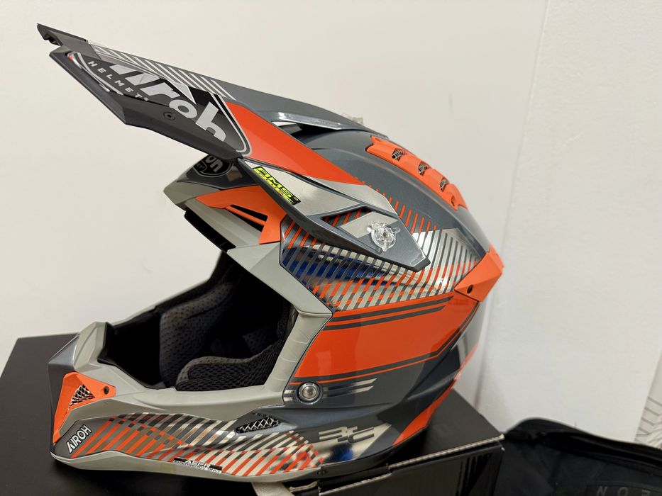 Capacete Aviator 3 Carbono Tam L semi novo