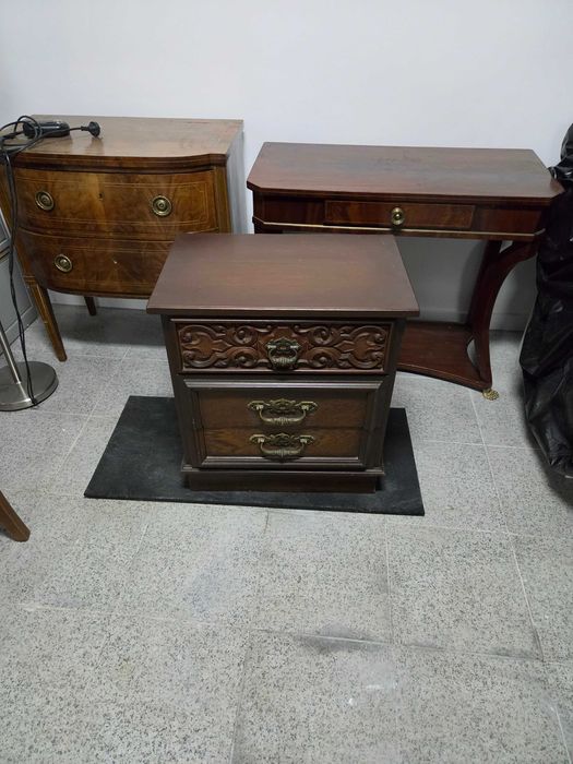 Comoda de madeira antiga