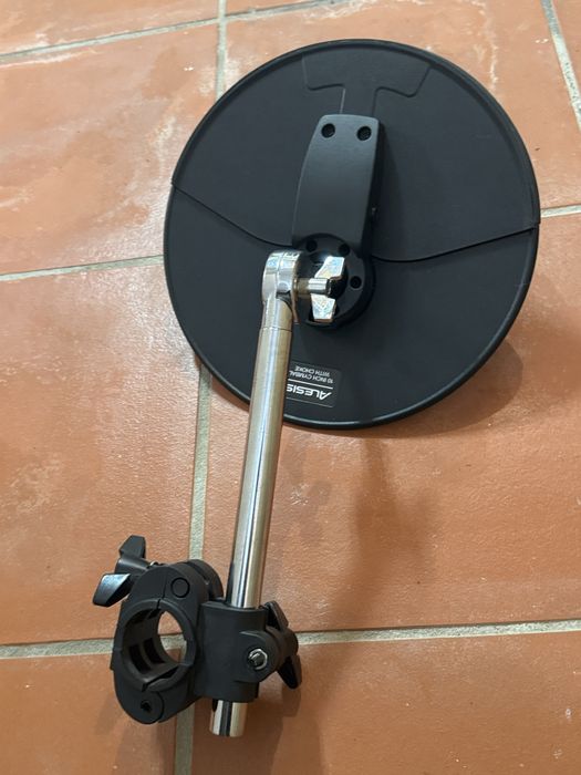 Cimbalo Alesis 10 pol com choke e Hardware