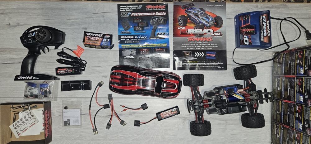 Traxxas E-revo машина на радио управлении