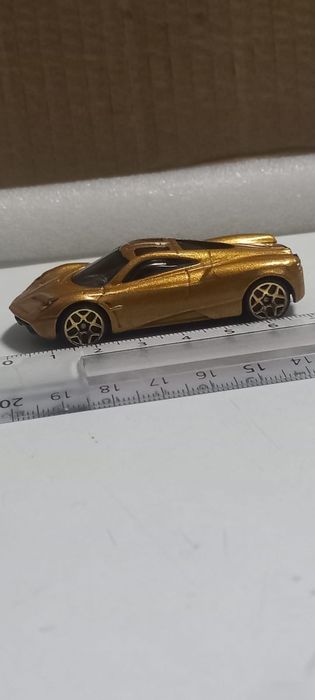 Pagani huayra hot wheels