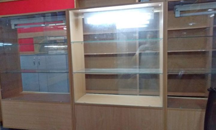 Шкаф торговый (комод)115х80х30 см,отличное состояние
