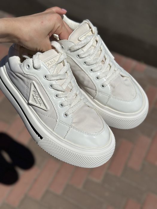 Кеды белые молодежные Prada