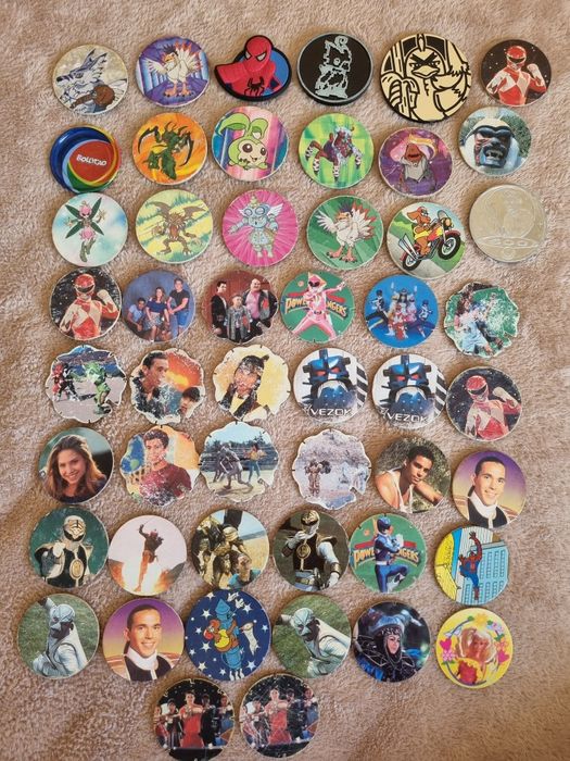 Tazos de várias coleções pokemon Yu-gi-oh digimon matutanos