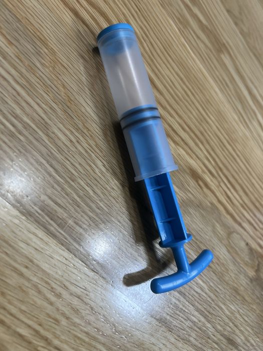 Pompka do mocowania haczyków wenko