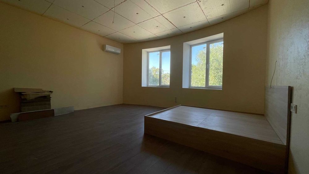 квартира біля моря, торг