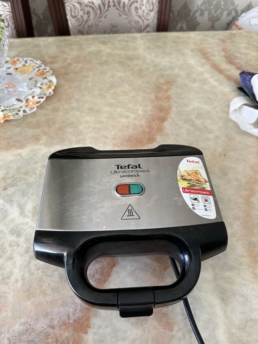 Сендвічниця Tefal UltraCompact SM155212 700W