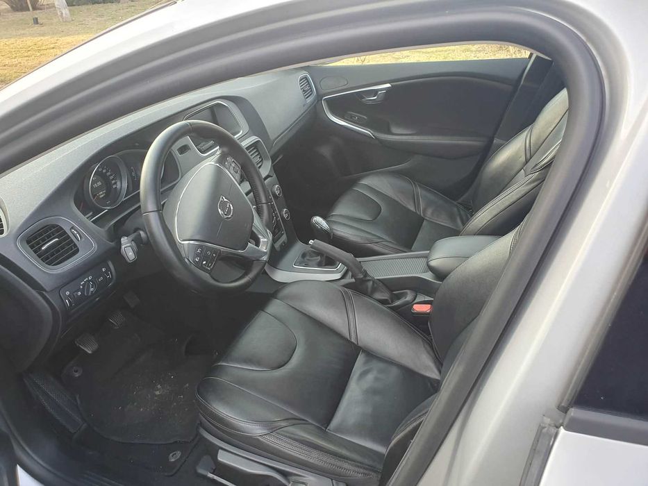 VOLVO V40 D2 2017r
