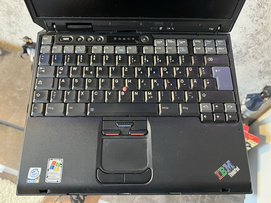 IBM ThinkPad T30 / Pentium 4-M 1.6 GHz / Windows XP / 30GB / RAM 512 MB