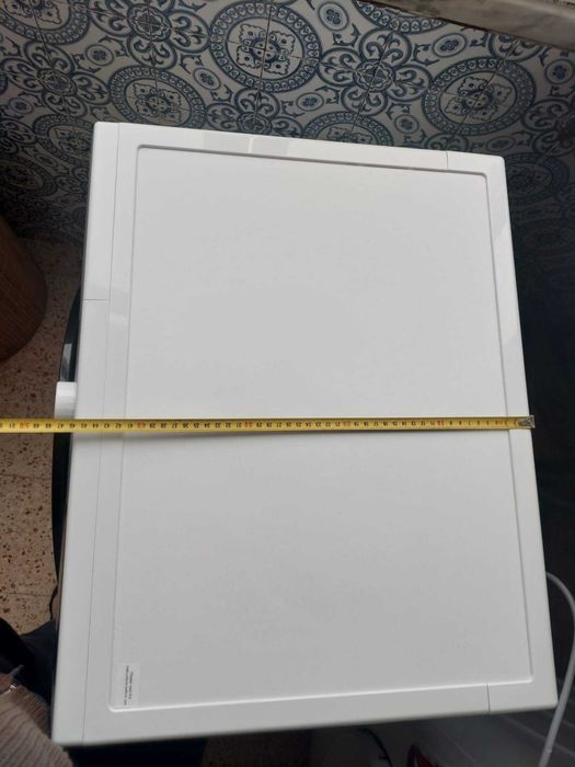 Máquina de lavar e secar.