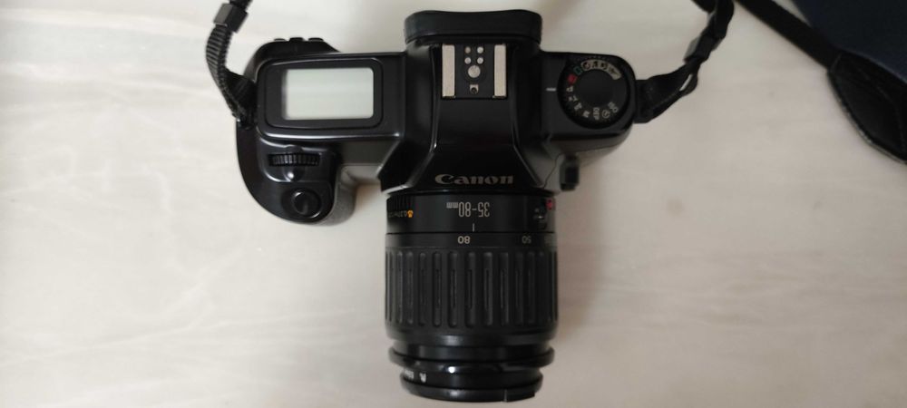 Canon EOS 1000 + flash Speedlite 200E