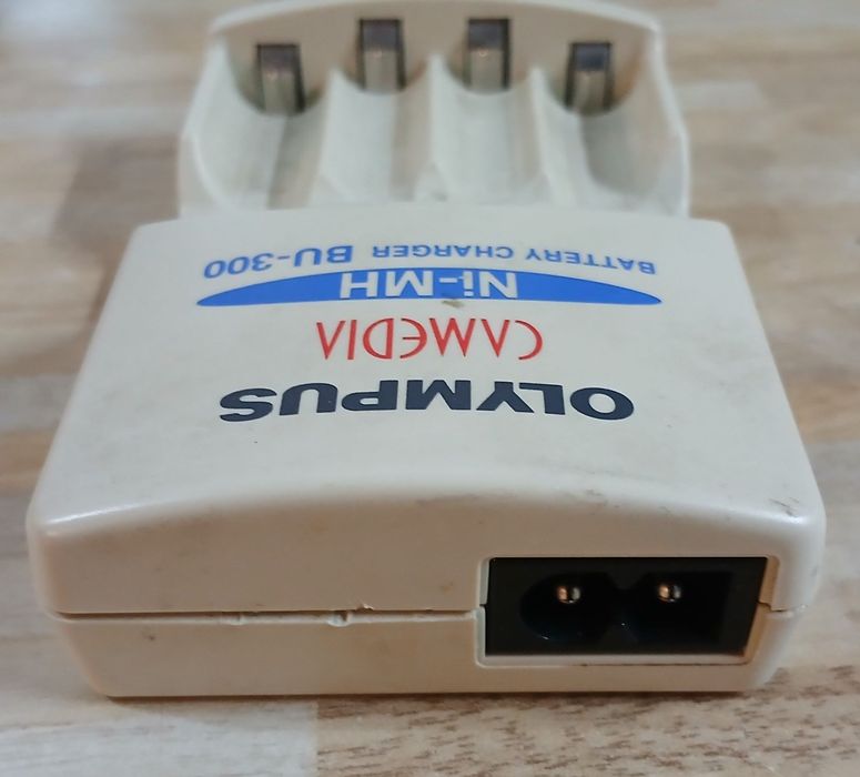 Зарядное устройство Olympus BU-300