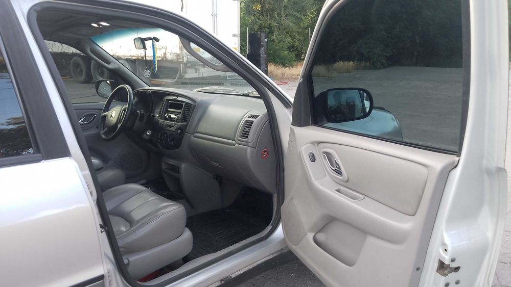 Авто Кроссовер джип Mazda Tribute 2001 3.0V6 Автомат