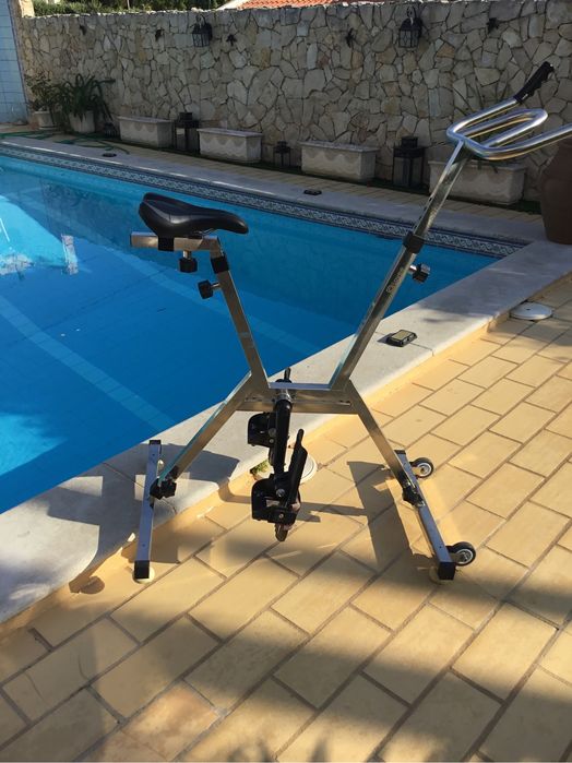 bicicleta para piscina