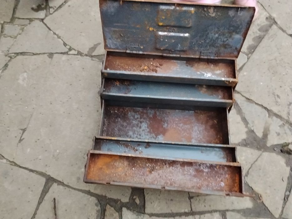 Металлический ящик для инструмента