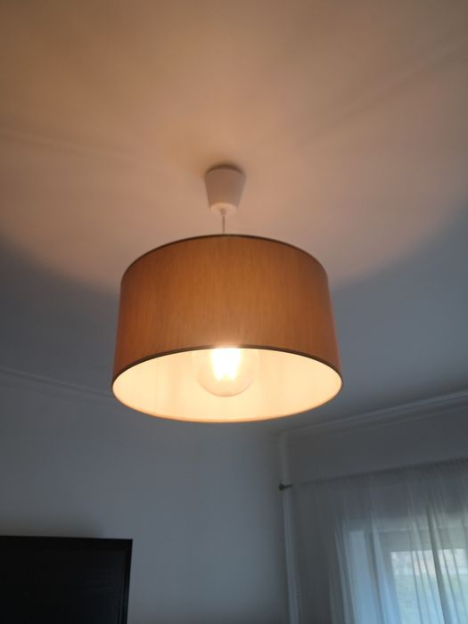 Candeeiro com lâmpada