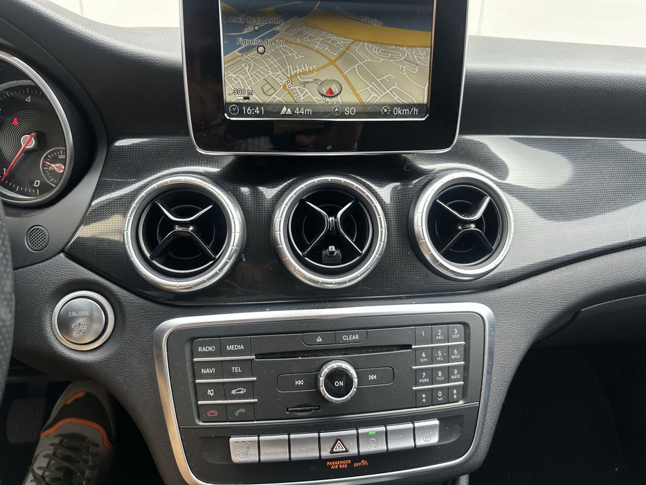 Mercedes CLA 180d 2017  com garantia