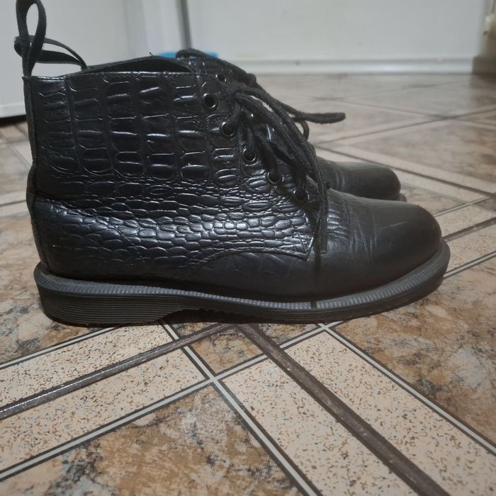 Czarne botki sznurowane ze skóry naturalnej Dr. Martens Vintage