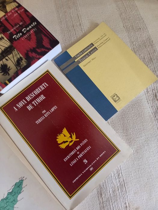 Conjunto de livros sobre Timor