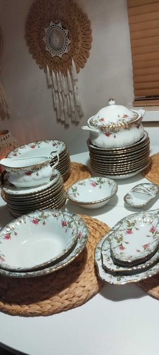 Porcelana serwis na 12 osób "Złota róża" Chodzież stan idealny