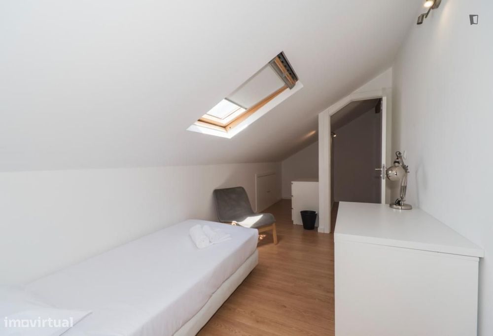 Quarto - localizado em Sete Rios Lisbon