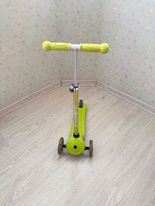 Самокат GLOBBER серії PRIMO FOLDABLE LIGHTS зелений (432-106-3)