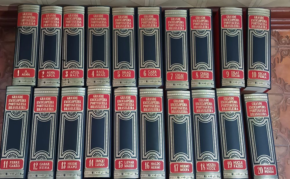 Enciclopédia luso brasileira (40 volumes)
