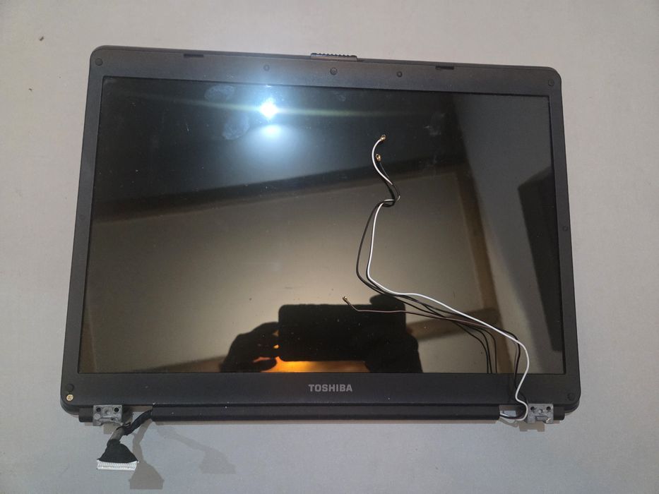 Sprzedam calą klapę Matrycy do laptopa Toshiba satellite pro a100