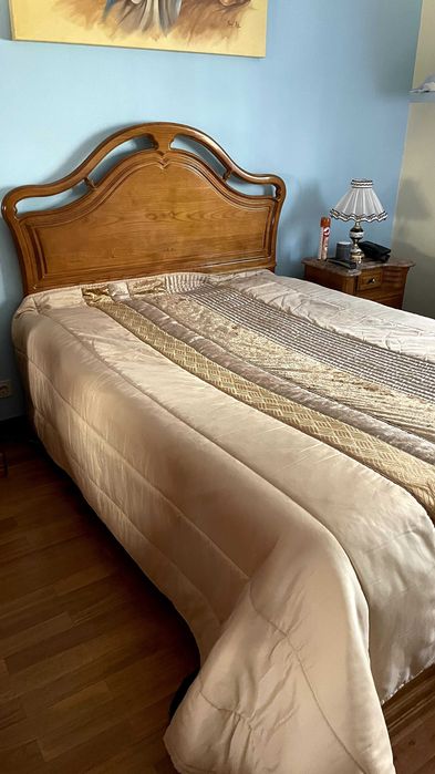 Quarto de casal, cabeceiras e cómoda