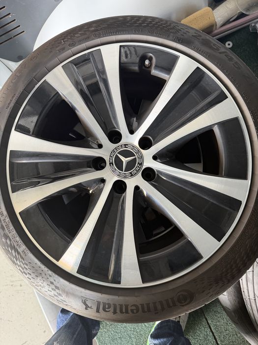 4 Jantes 18 originais mercedes com pneus continental 245/45 ZR18