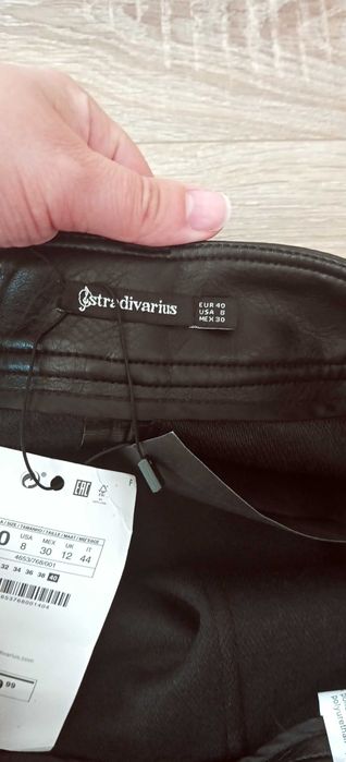 Spódnica krótka mini z ekoskóry damska czarna L/40 Stradivarius
