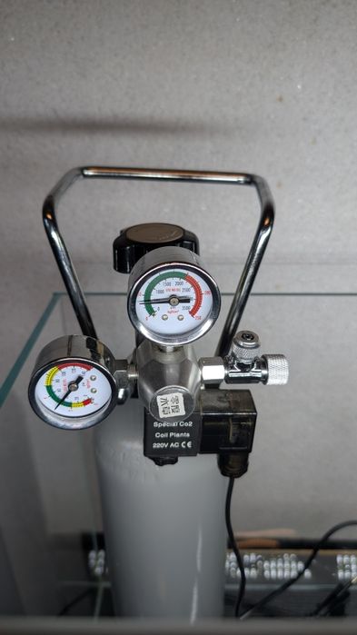 Aquário vidro ultra claro  60cm + Luz chihiros 601 + Botija CO2 com regulador