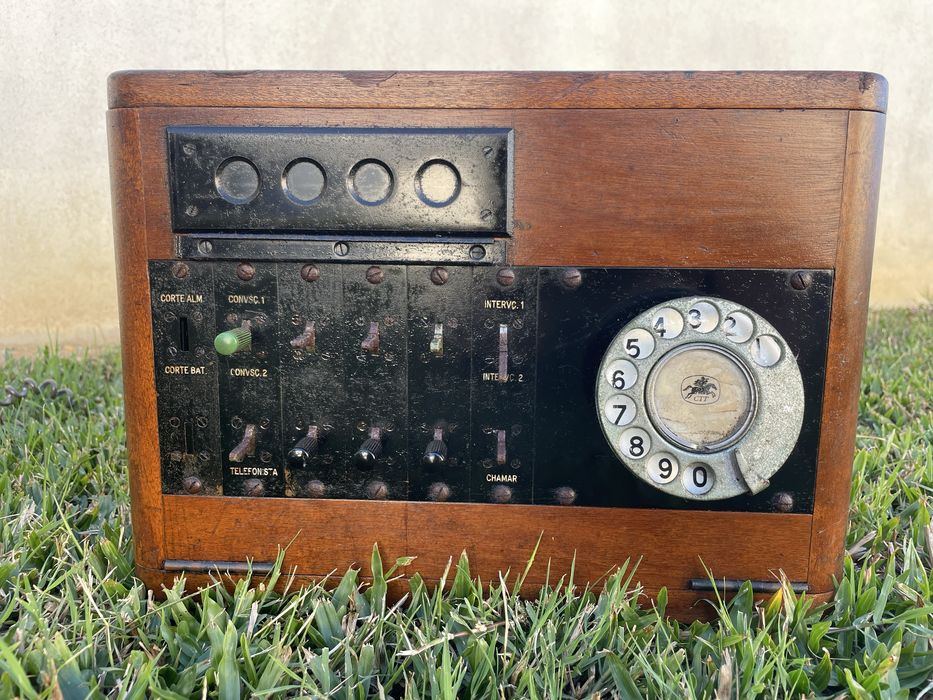 Central Telefónica A.E.P. – Caixa de Madeira com Disco Rotativo