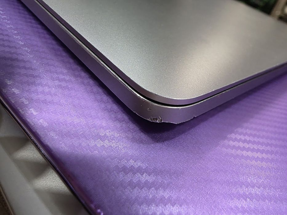 Macbook PRO A1706  надійний і компактний