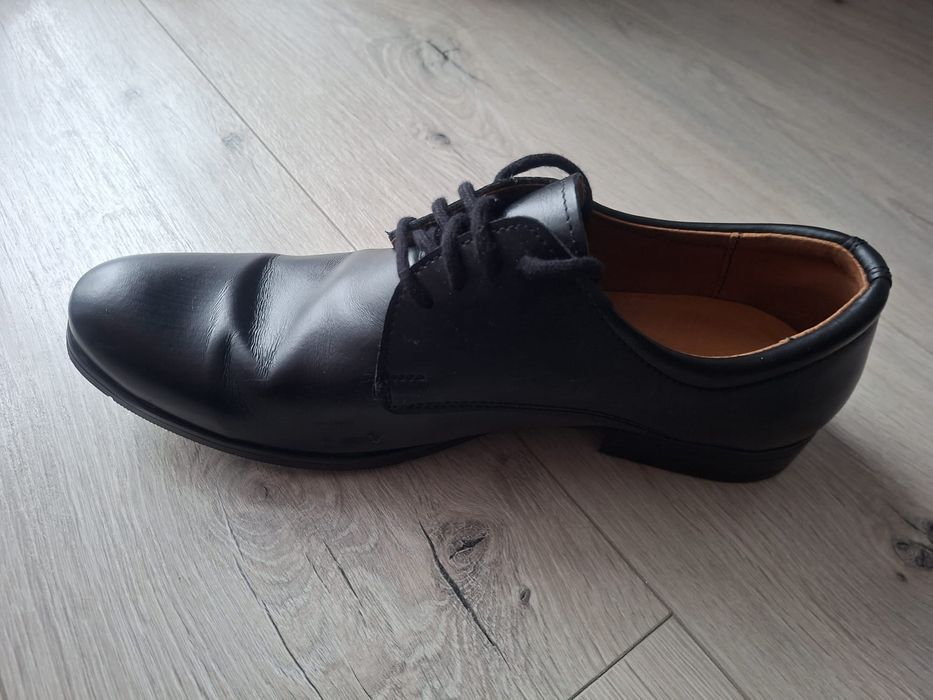 Buty półbuty eleganckie do garnituru.