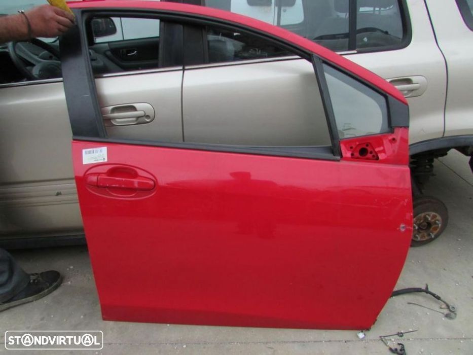 Porta Frente Direita Toyota Yaris do ano 2011