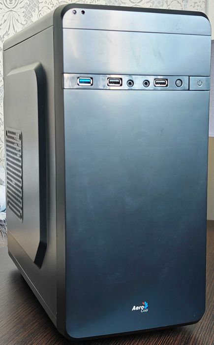 Корпус комп'ютера Aerocool QS-180 mini tower