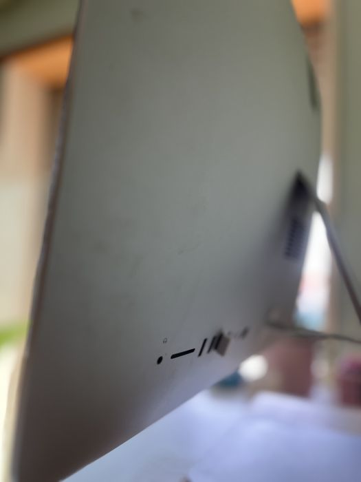 Apple iMac 21.5” | Intel Core i5 | 16GB RAM | SSD 1TB | Retina 4k | Teclado + Rato