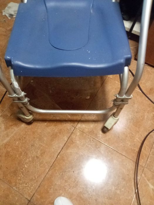 Cadeira de rodas banheiro