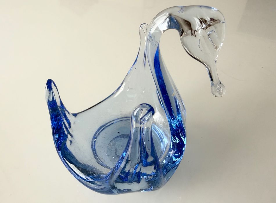 Szklany świecznik łabędź niebieski dekoracyjny 9 cm