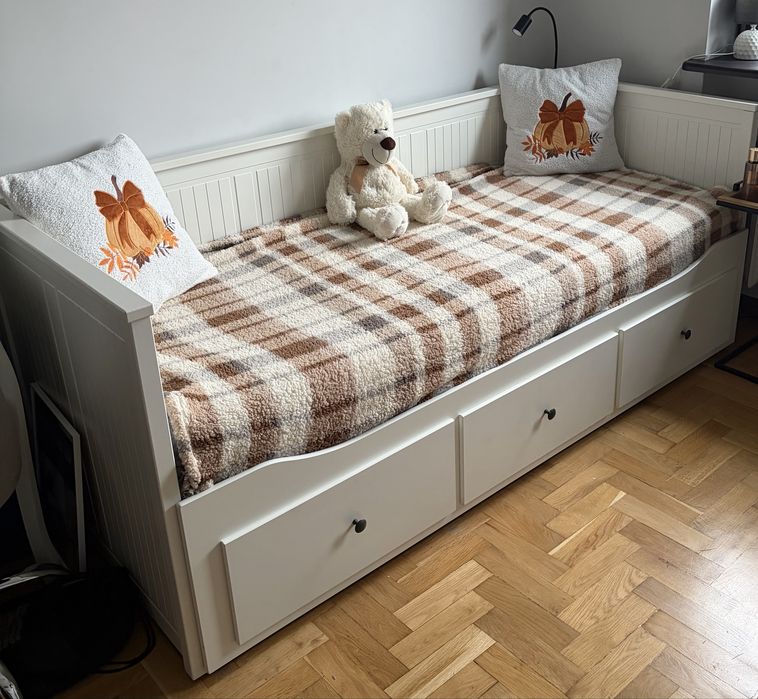 Łóżko Hemnes IKEA z materacem kieszeniowym