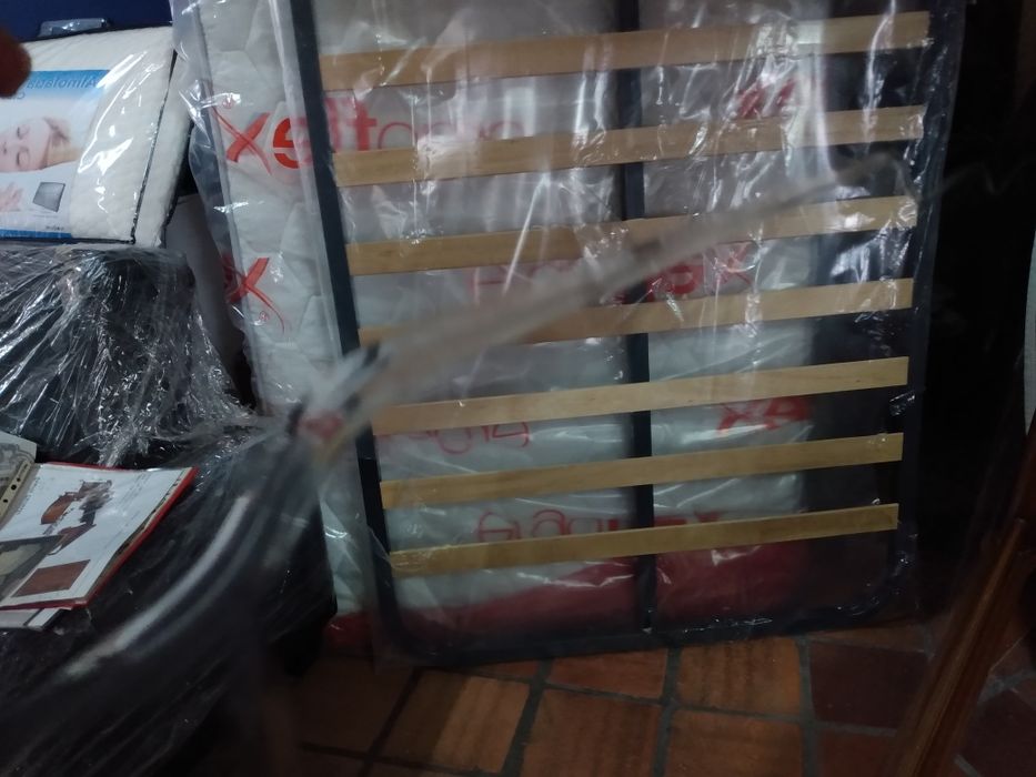 Magnífico espelho em cerejeira