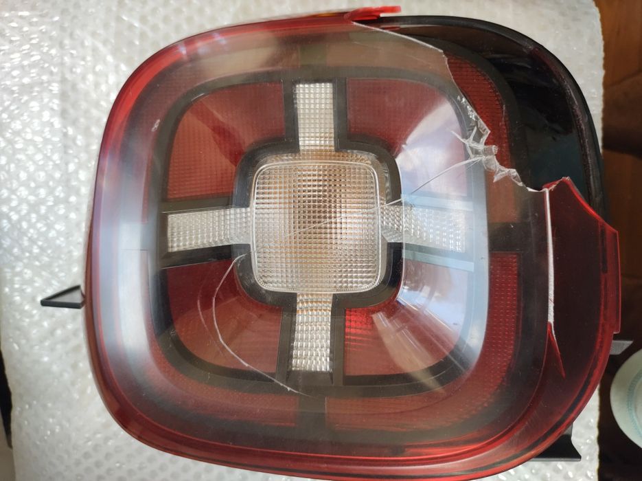 Задній правий ліхтар Рено дастер