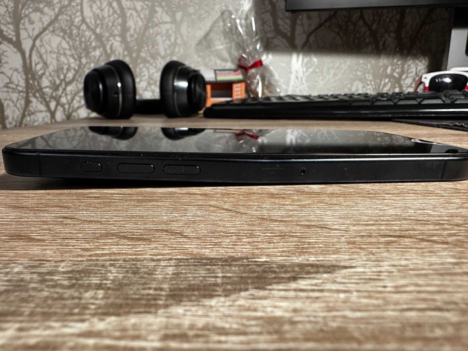 iPhone 15 Pro Max  - 256gb - bateria 95%