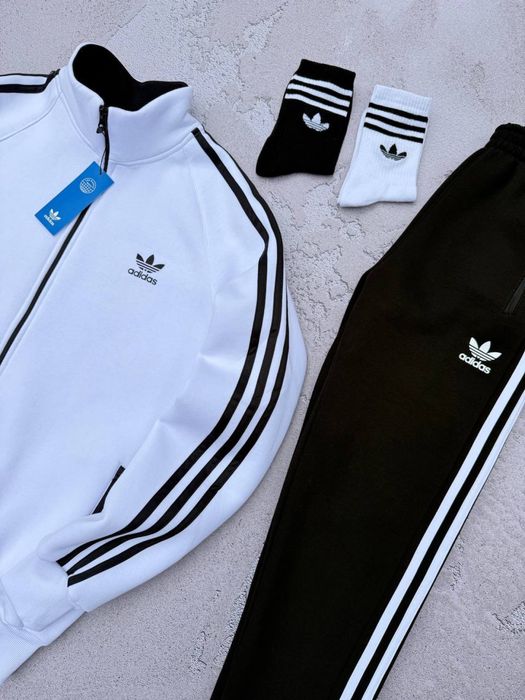 Зима . Костюм чоловічий теплий на флісі з лампасами .2 пари шкарпеток