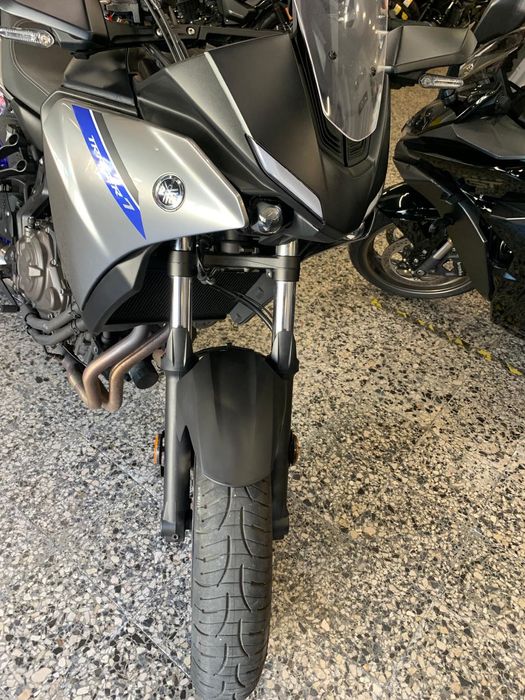 Yamaha MT 700 Tracer de 2022 Optimo Estado 4900 Kms Top case