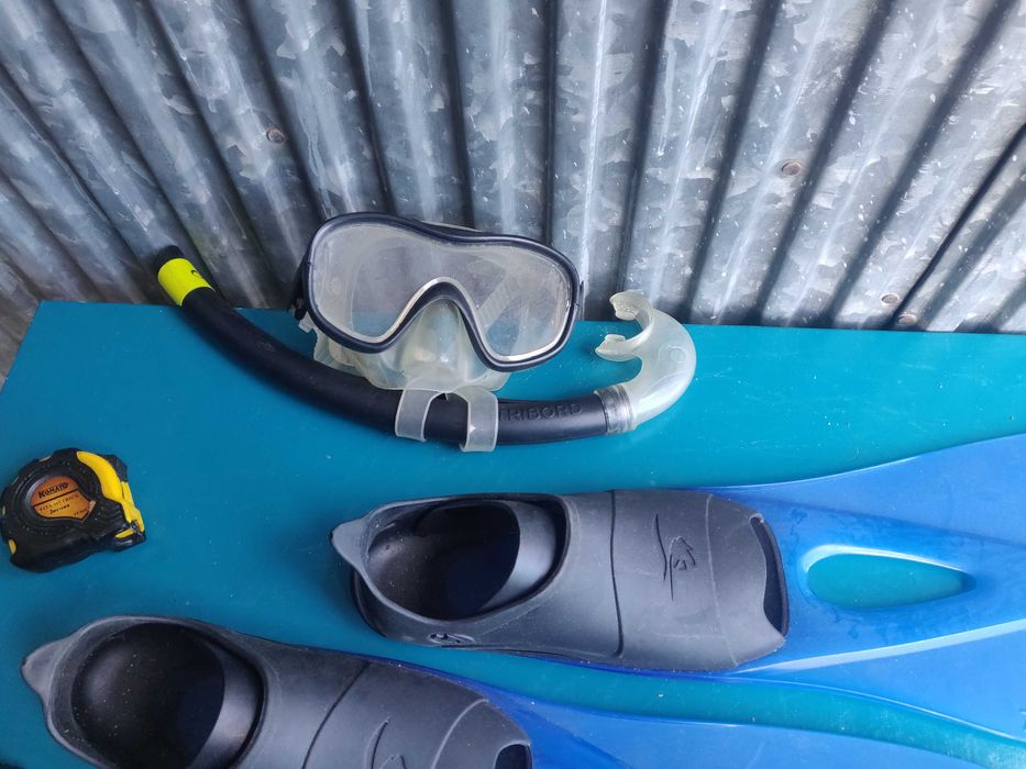 conjunto barbatanas e oculos