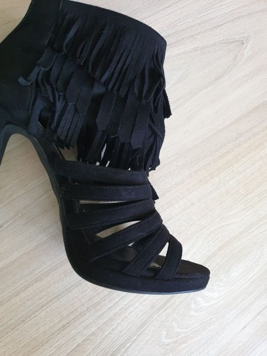 Czarne buty na wysokim obcasie 38, odkryte palce, frendzle